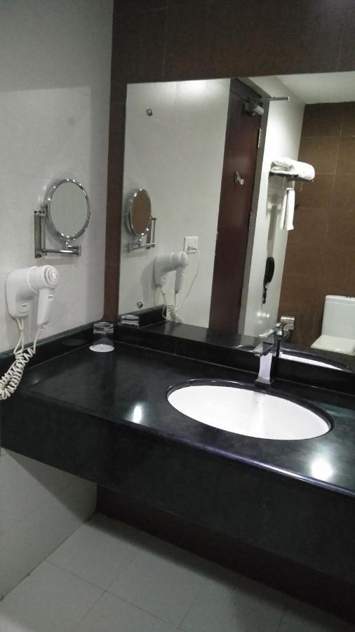 Rouba Residency Hotel Ponnāni 外观 照片